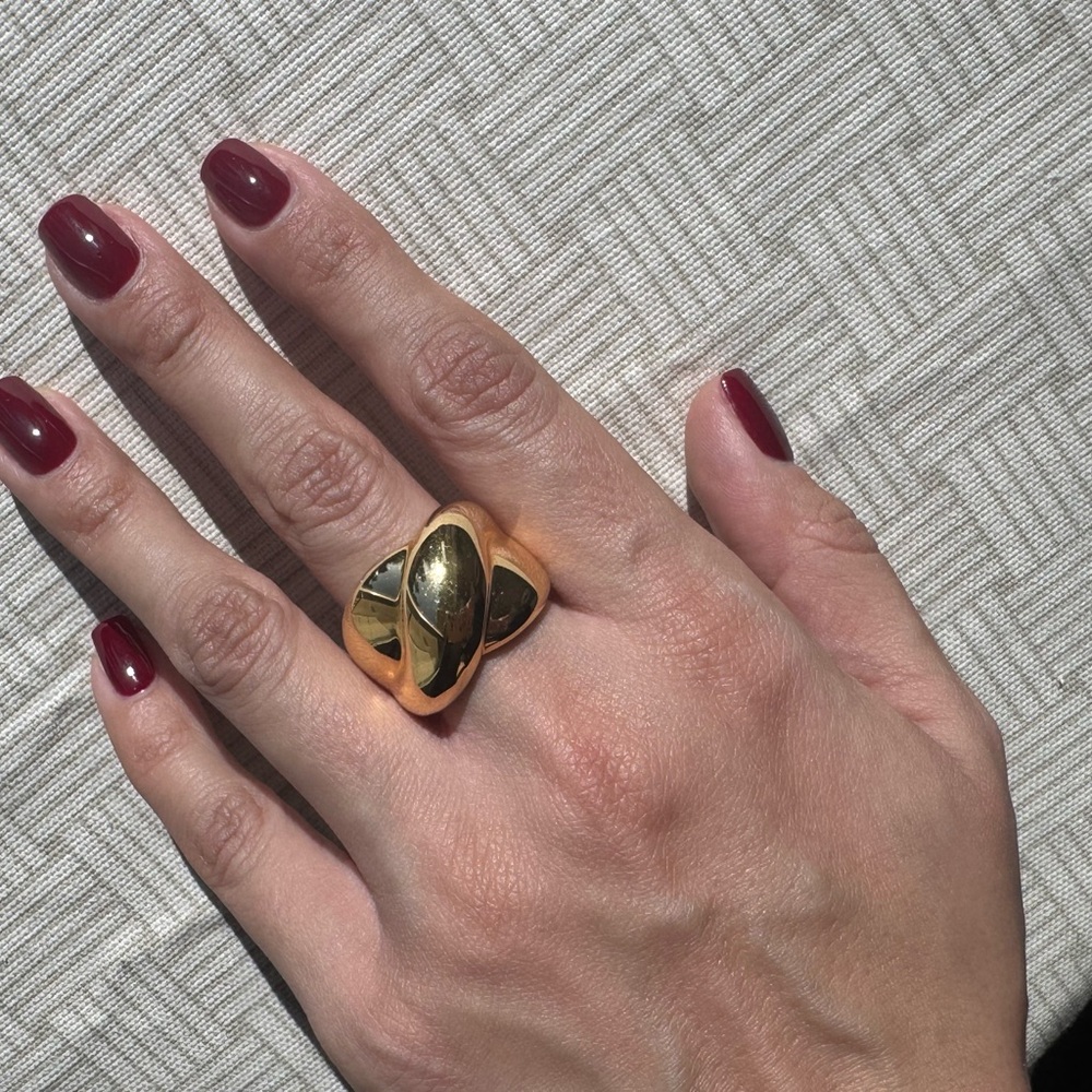 Elegant 14 K Gold Ring- SIZE 7